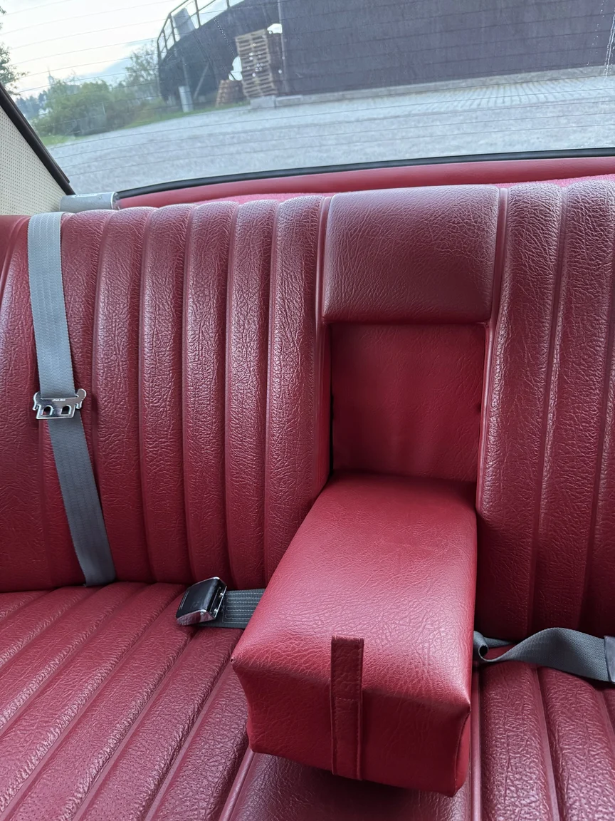 Innenraumfoto von 1972 Mercedes-Benz 200 (36)