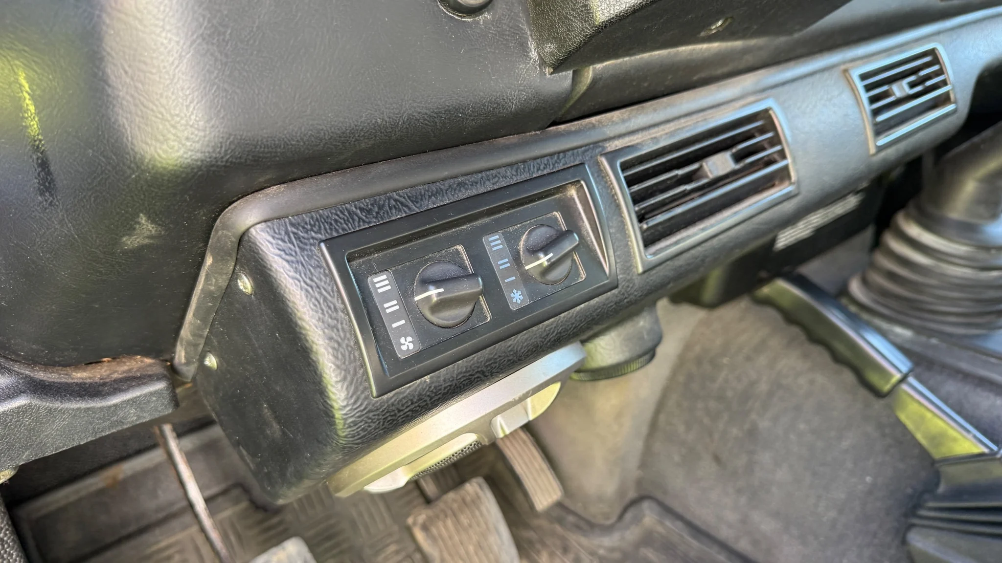 Interior image of 2002 Land Rover Defender 110 Kombi Td5 (2)