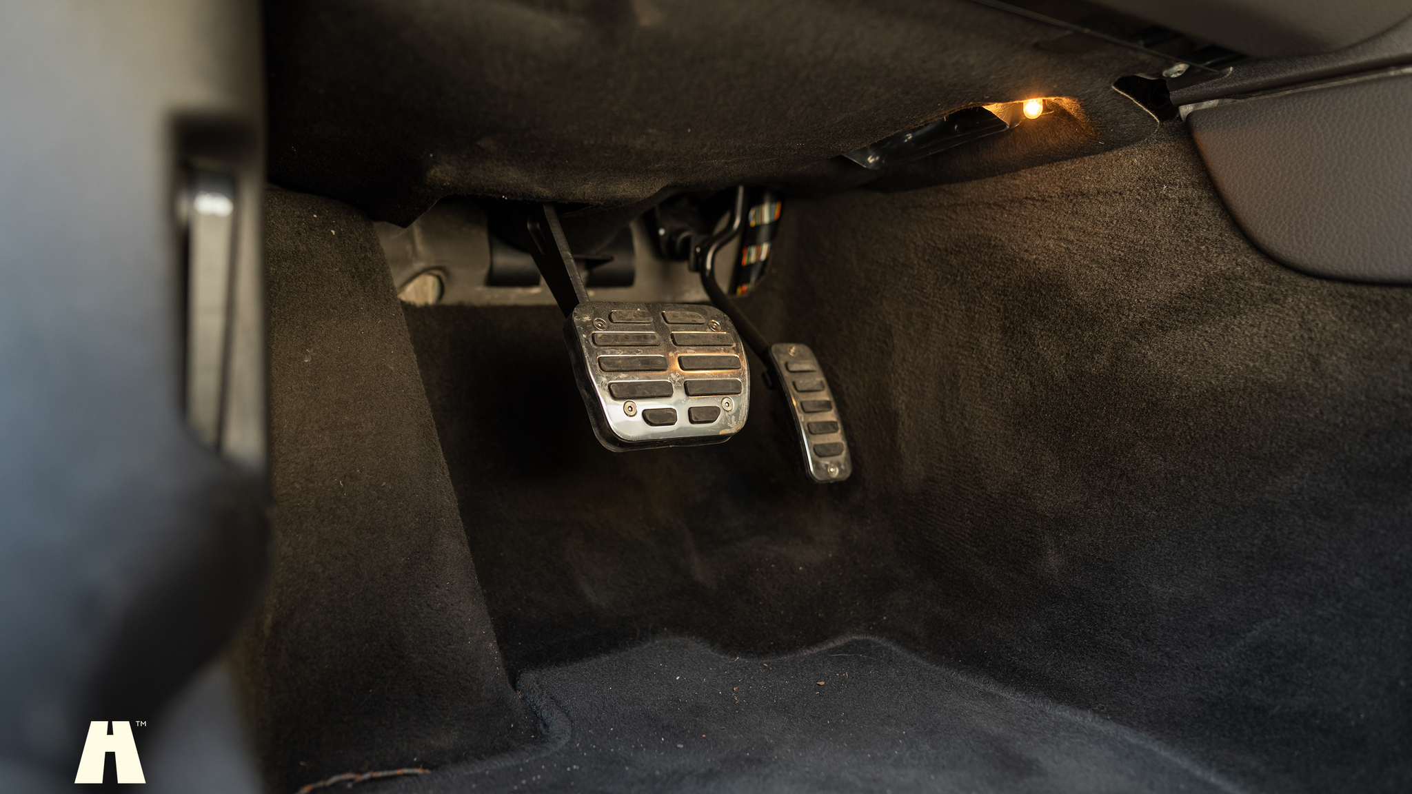 Interior image of 2008 Jaguar XKR (75)