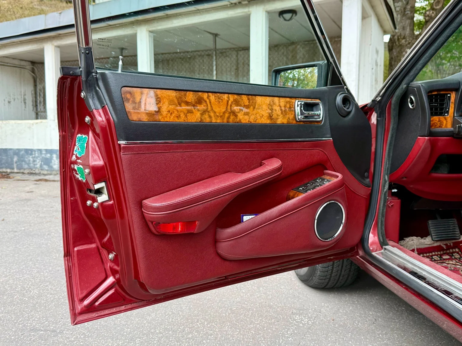 Interior image of 1988 Daimler Six (4)