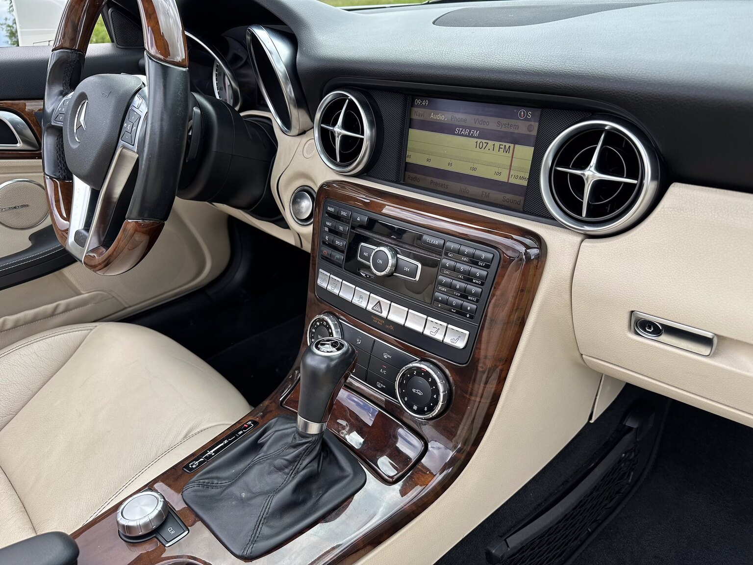 Interior image of 2012 Mercedes-Benz SLK 350