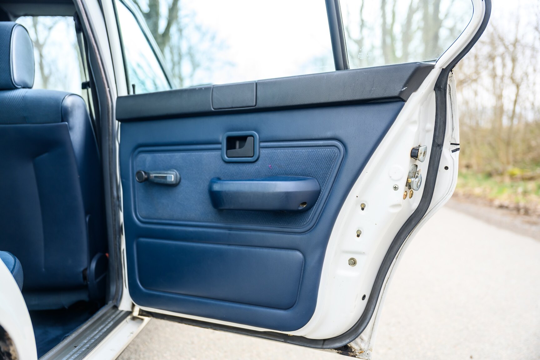 Interior image of 1986 BMW 520i