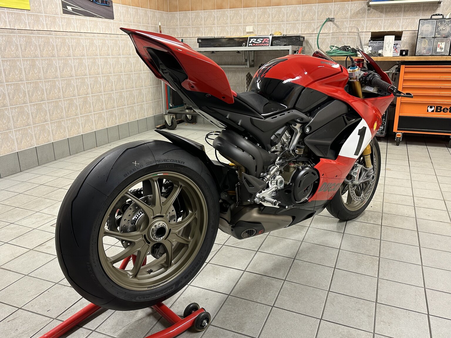 Exterior image of 2020 Ducati Panigale V4 25° Anniversario (6)