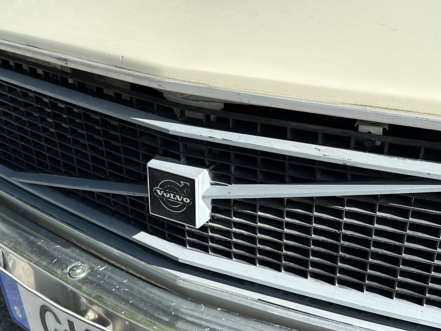 Exterior image of 1973 Volvo 142