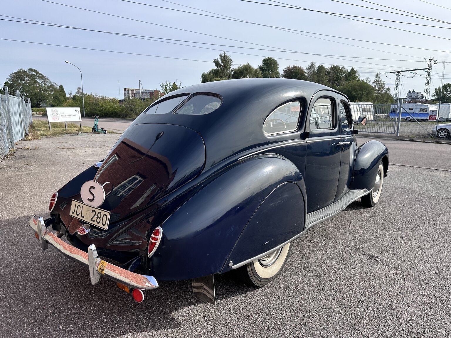 Exteriörbild på 1938 Lincoln Zephyr Sedan V12
