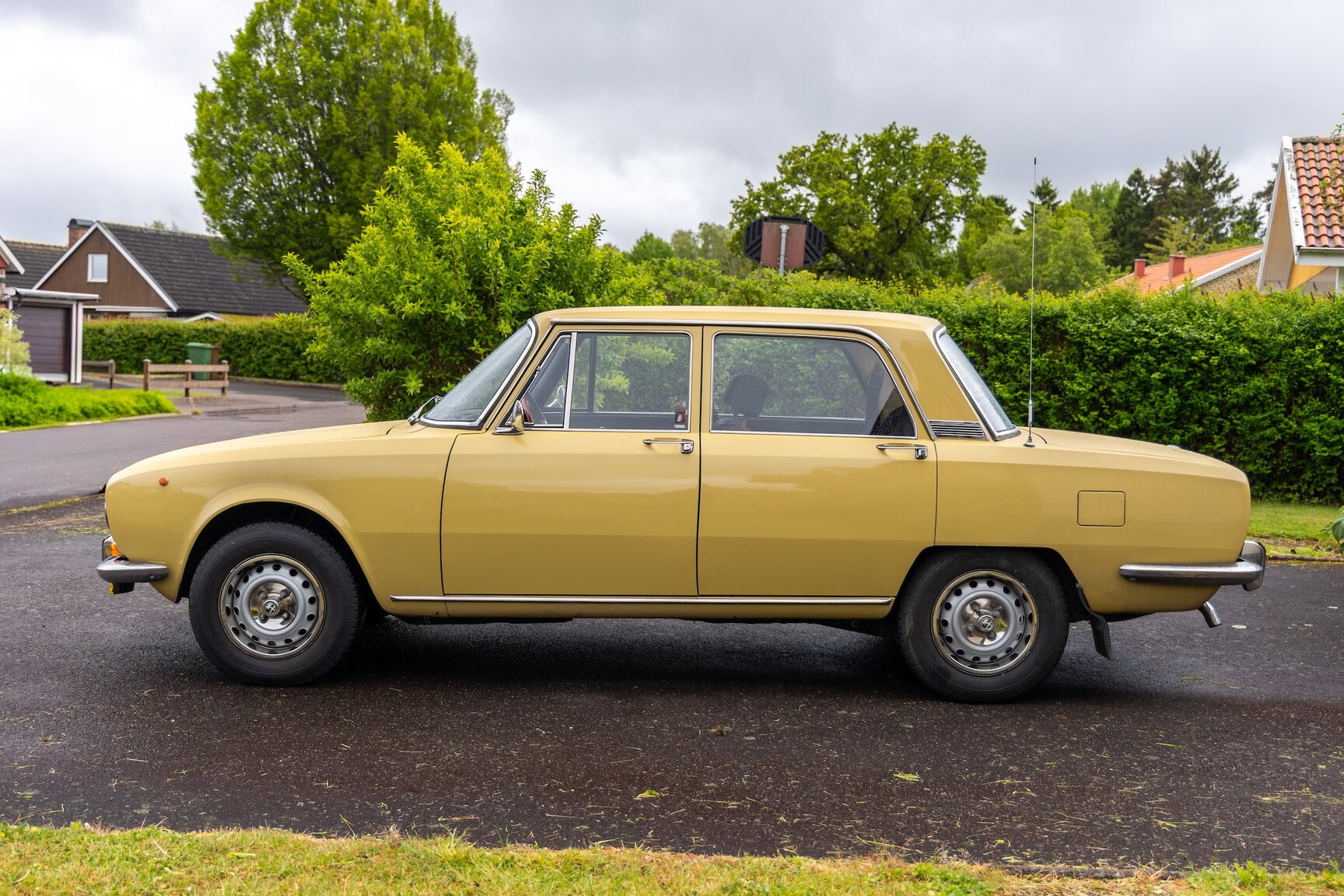 Exterior image of 1974 Alfa Romeo Berlina 2000