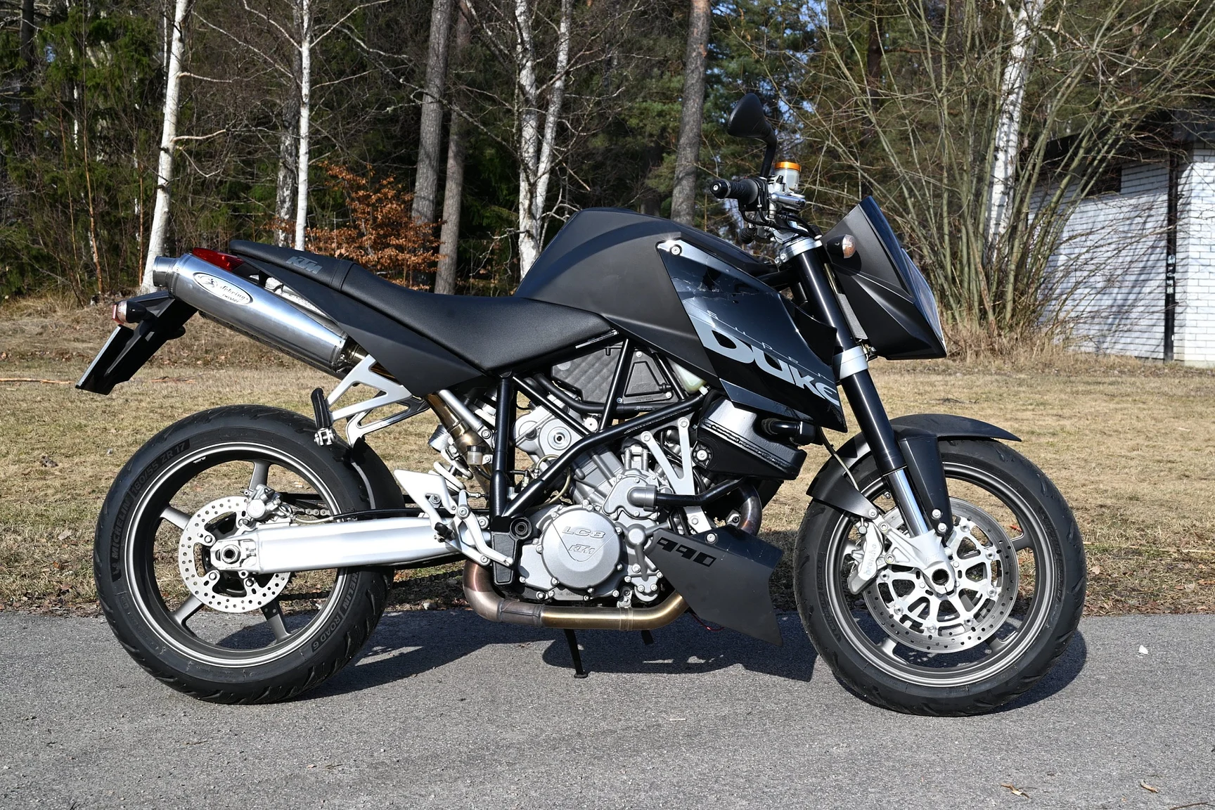 Exteriörbild på 2005 KTM 990 Super Duke (5)