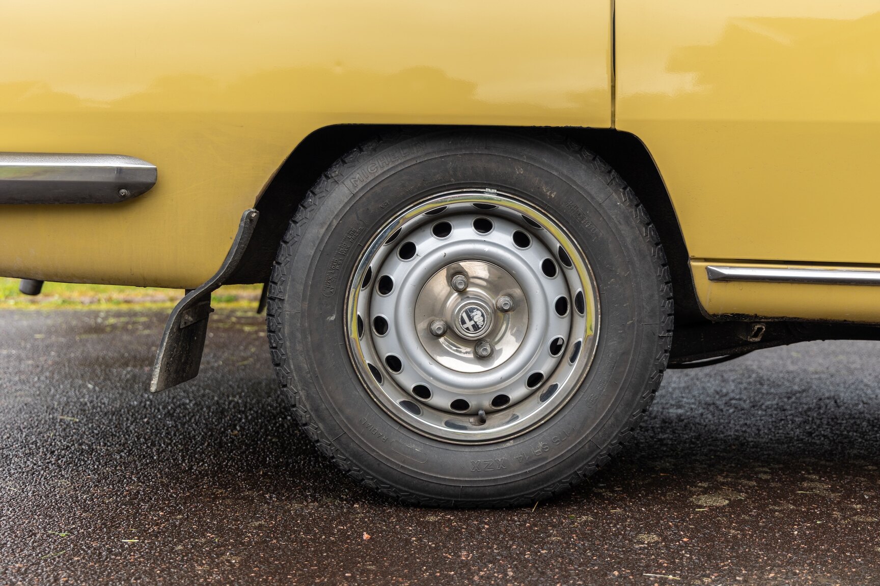 Exterior image of 1974 Alfa Romeo Berlina 2000