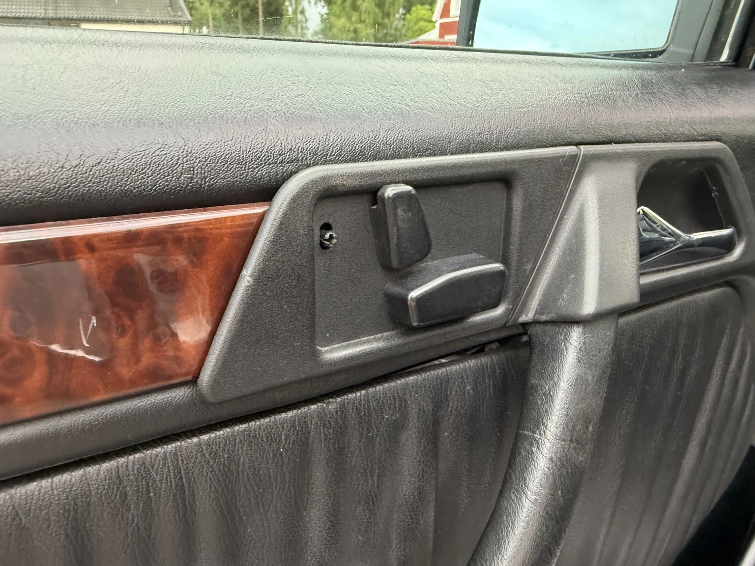 Interior image of 1994 Mercedes-Benz E 320 T (7)