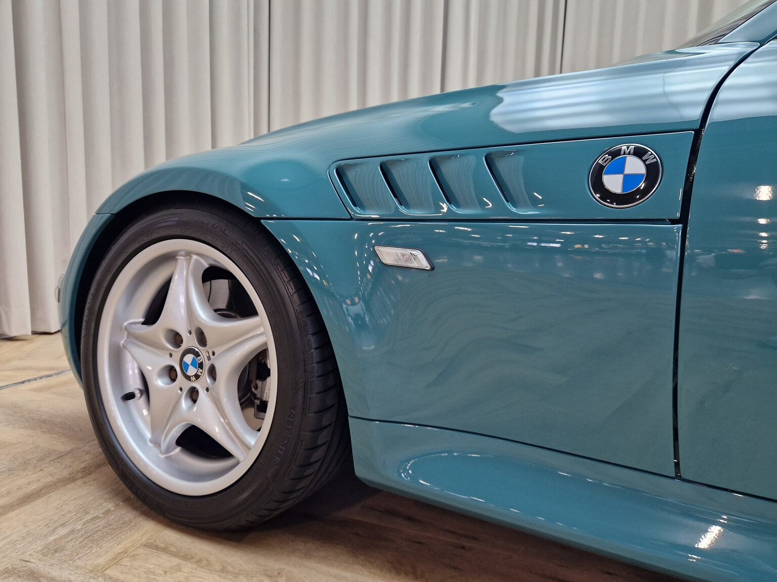 Exterior image of 2000 BMW Z3 Coupé 3.0