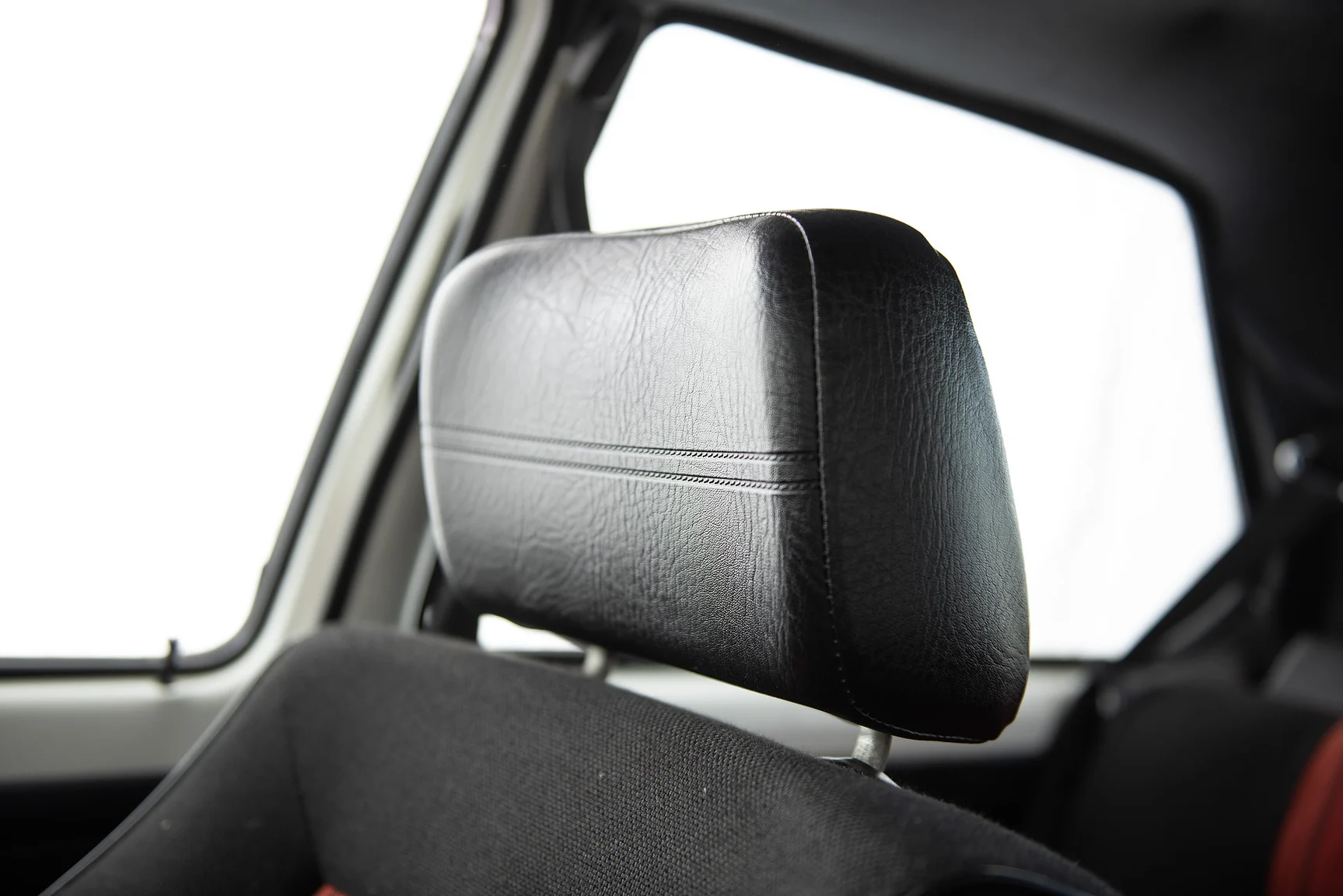 Innenraumfoto von 1984 Volkswagen Golf GTI "Special" (9)