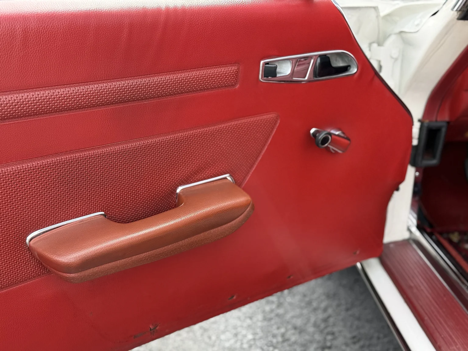 Innenraumfoto von 1973 Mercedes Benz 350 SL  (19)