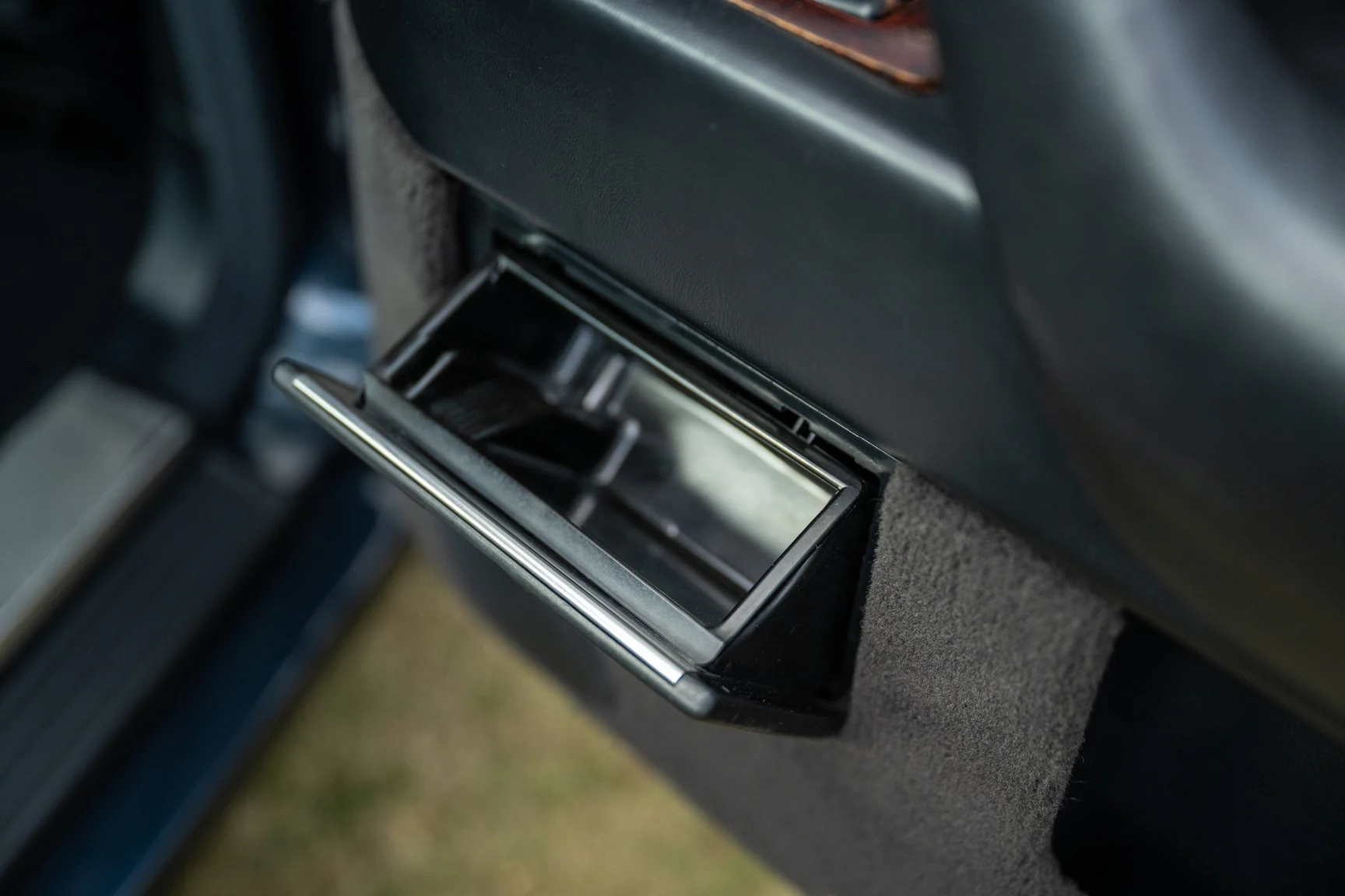 Interior image of 1998 Mercedes-Benz S 500 (28)