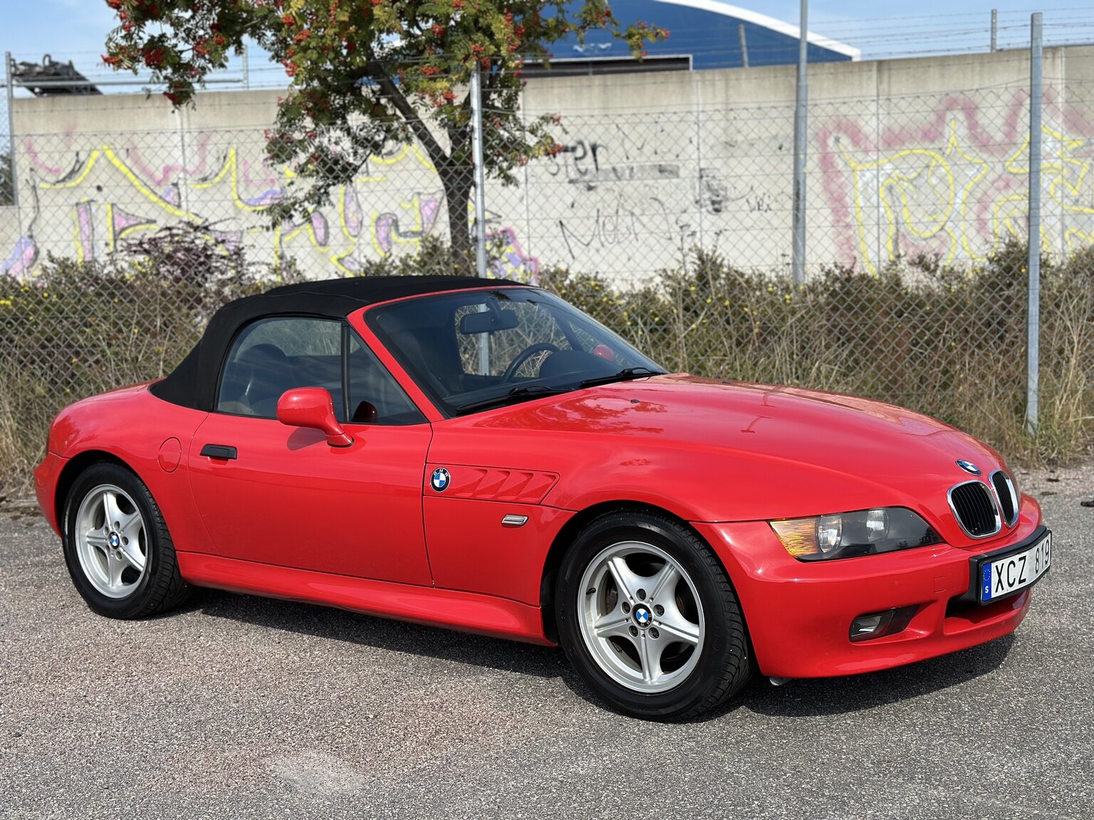 Exterior image of 1997 BMW Z3 Roadster
