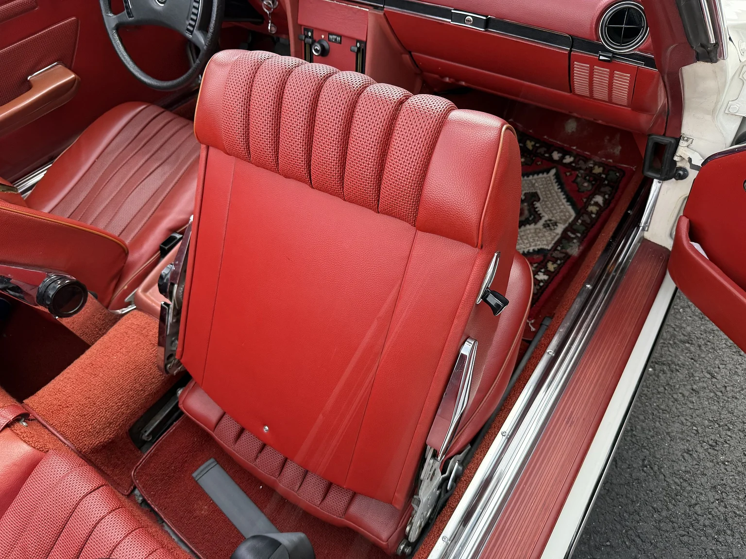 Innenraumfoto von 1973 Mercedes Benz 350 SL  (33)
