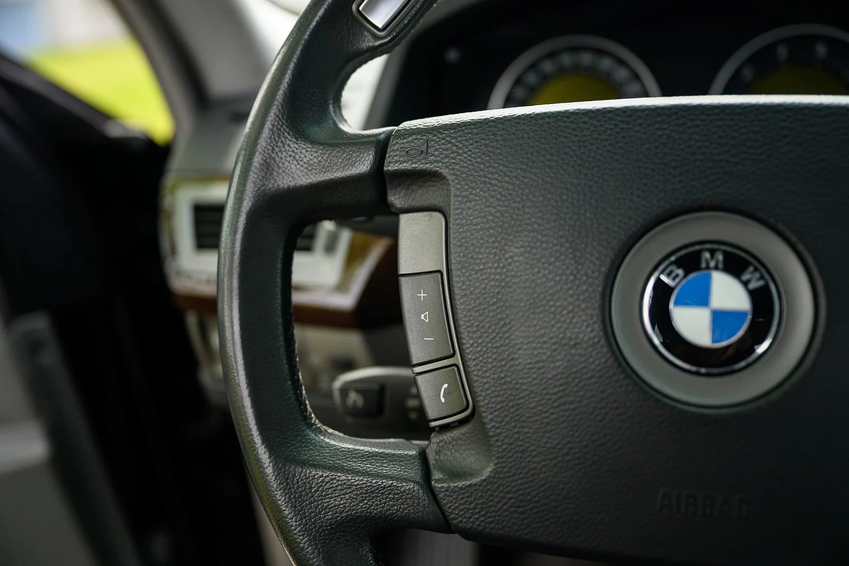 Interior image of 2001 BMW 745i (12)
