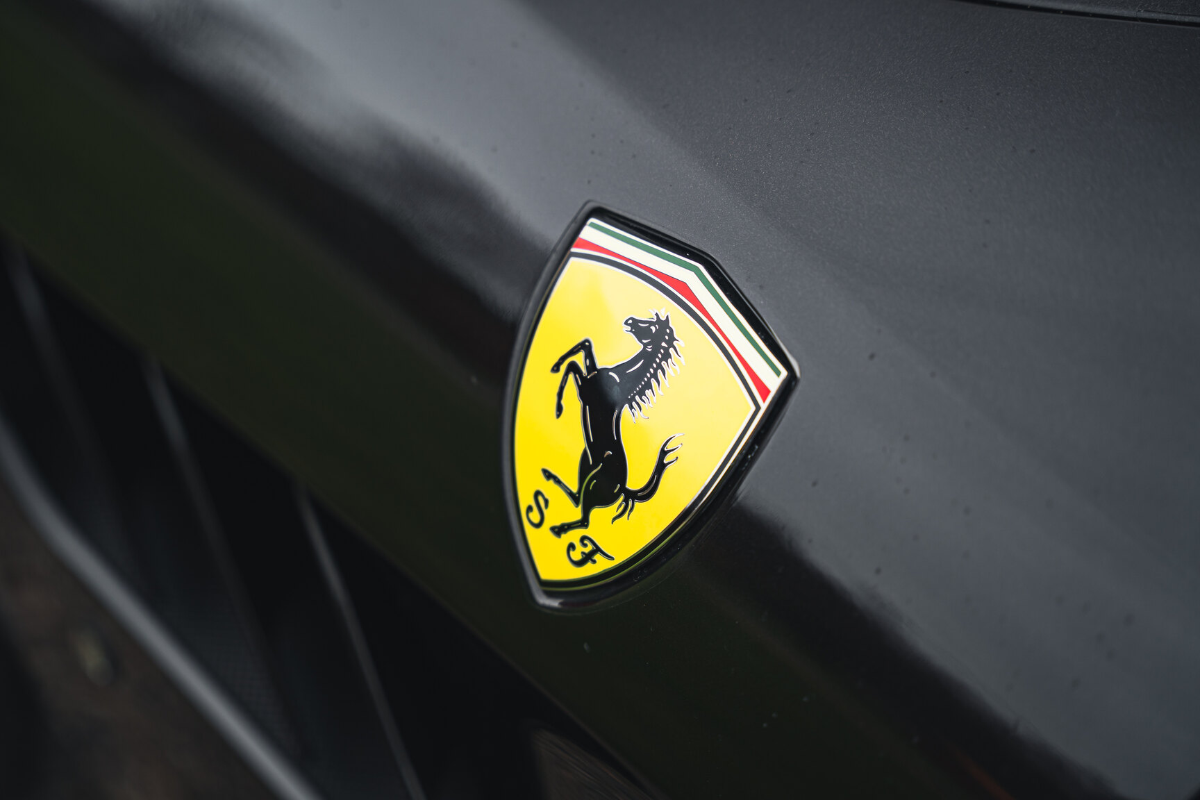 Exteriörbild på 2018 Ferrari GTC4 Lusso T (11)