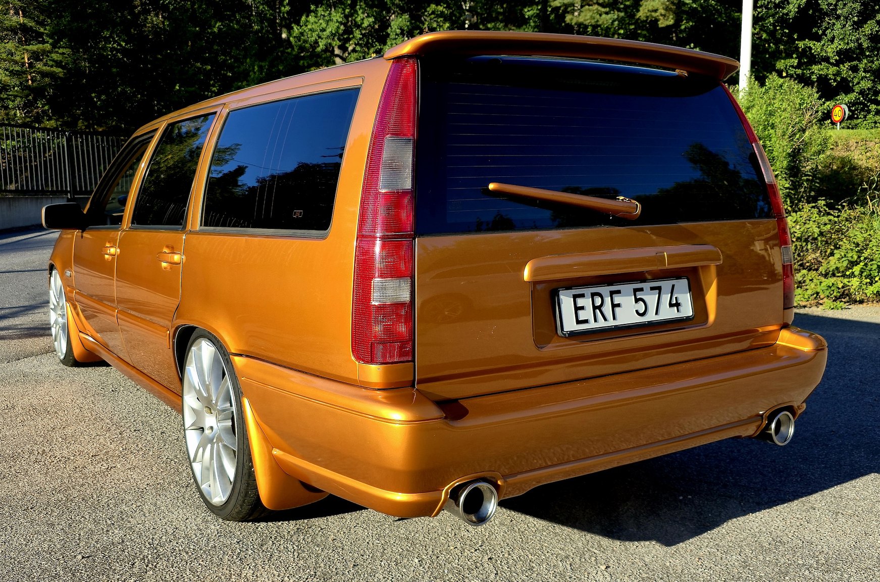 Exterior image of 1998 Volvo V70 R 2.3 T Automatisk