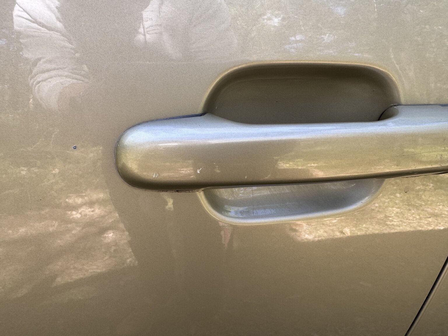 Exterior image of 1999 Volvo V70 2.5