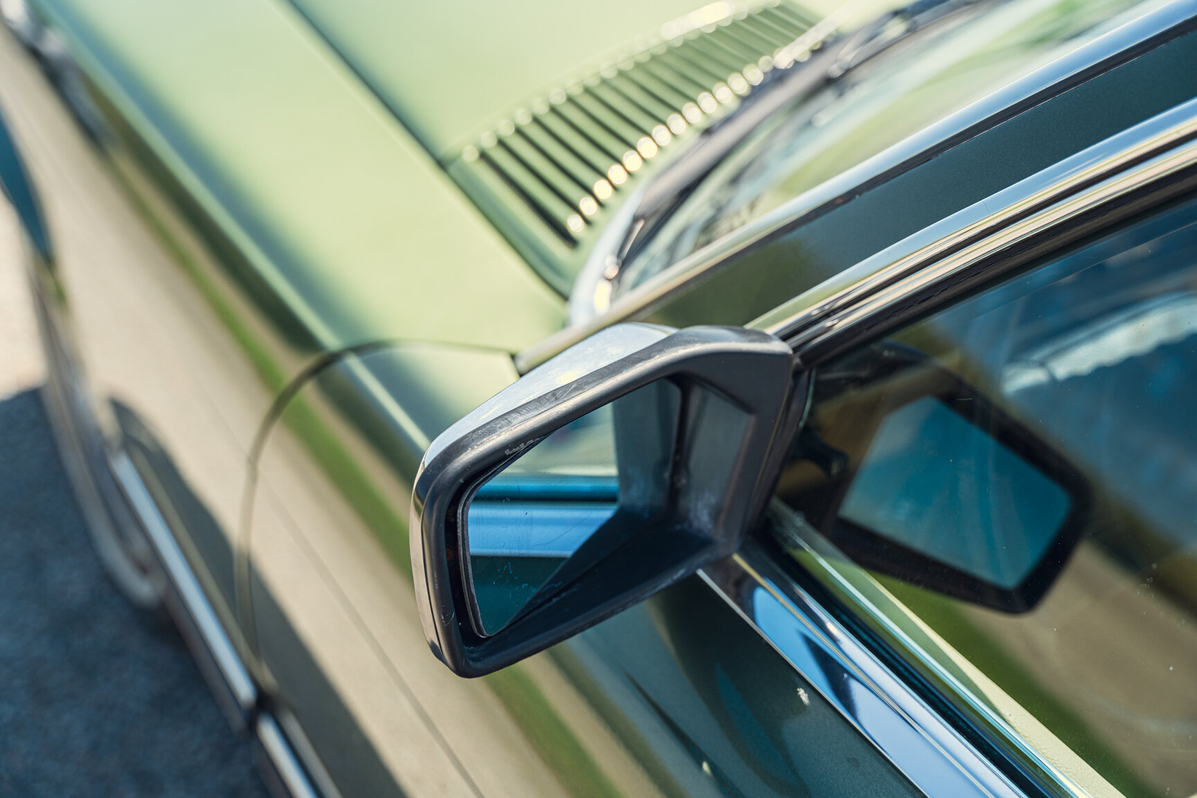 Exteriörbild på 1976 Mercedes-Benz 450 SLC (42)