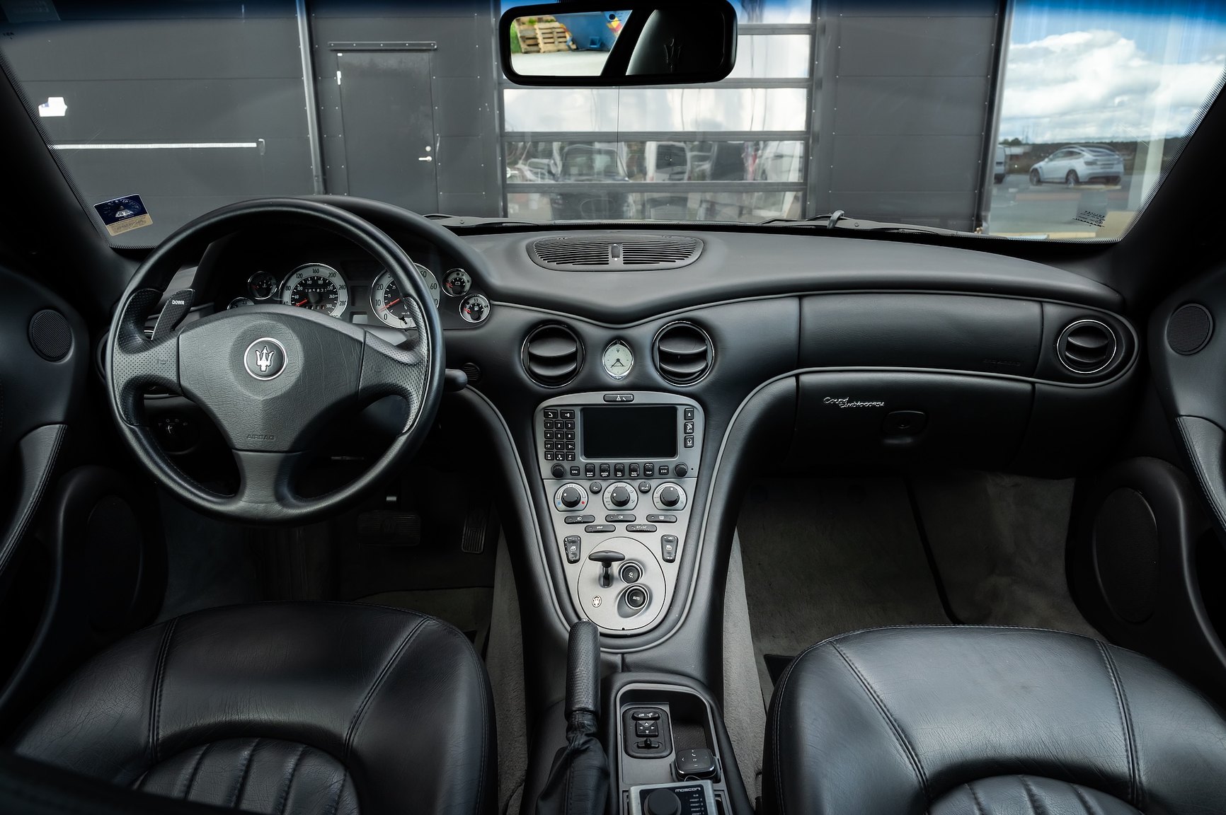 Interior image of 2004 Maserati Coupé 4.2 V8 Cambiocorsa