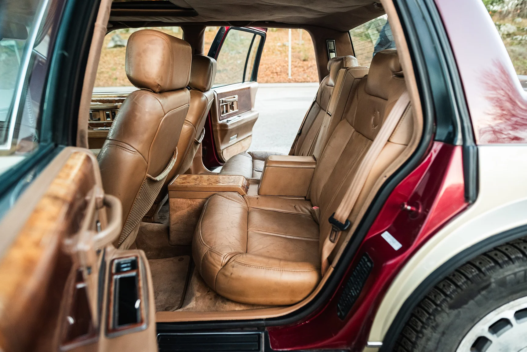 Interior image of 1989 Cadillac Seville (54)