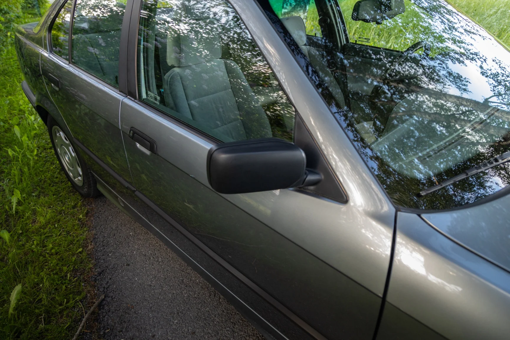 Exterior image of 1994 BMW 318i - NO RESERVE (10)