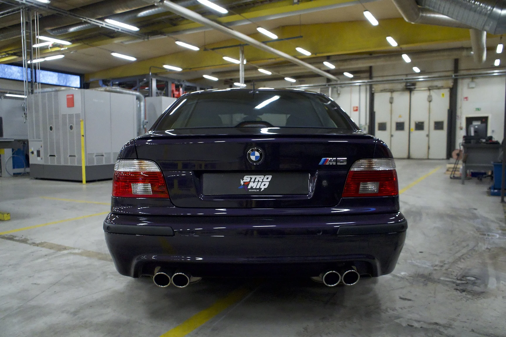 Exteriörbild på 2002 BMW M5 E39 (22)