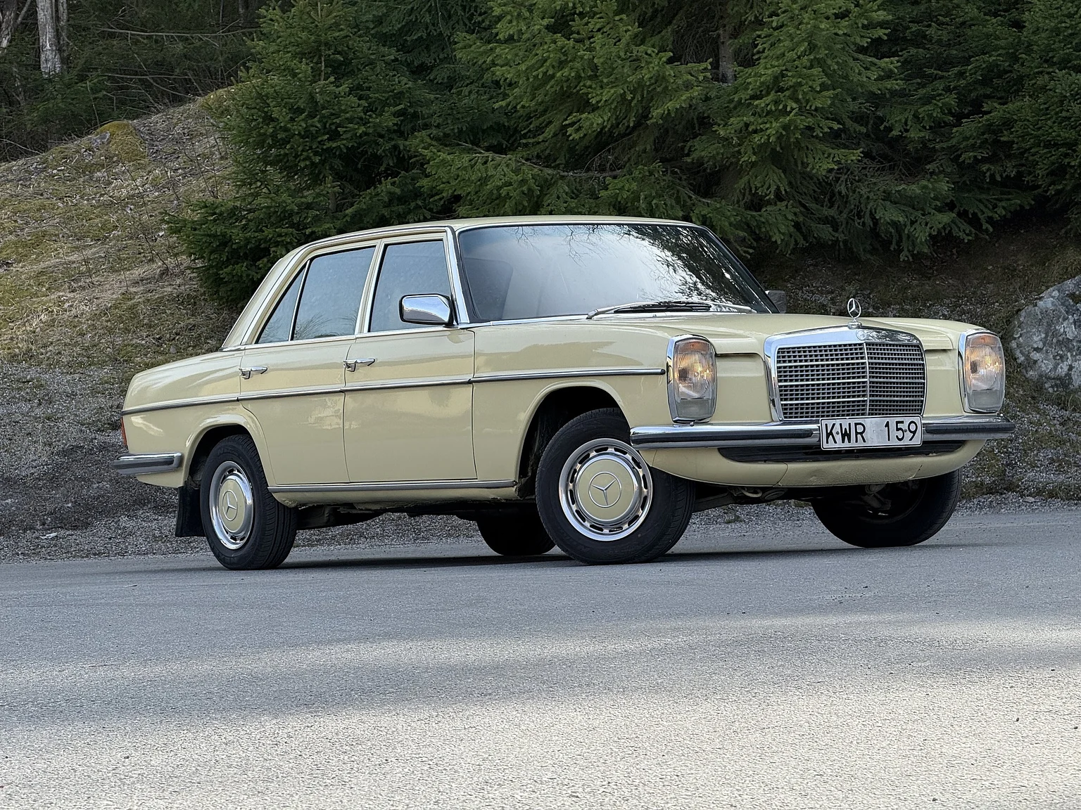 Aussenfoto 1974 Mercedes-Benz 230 Automatic (2)