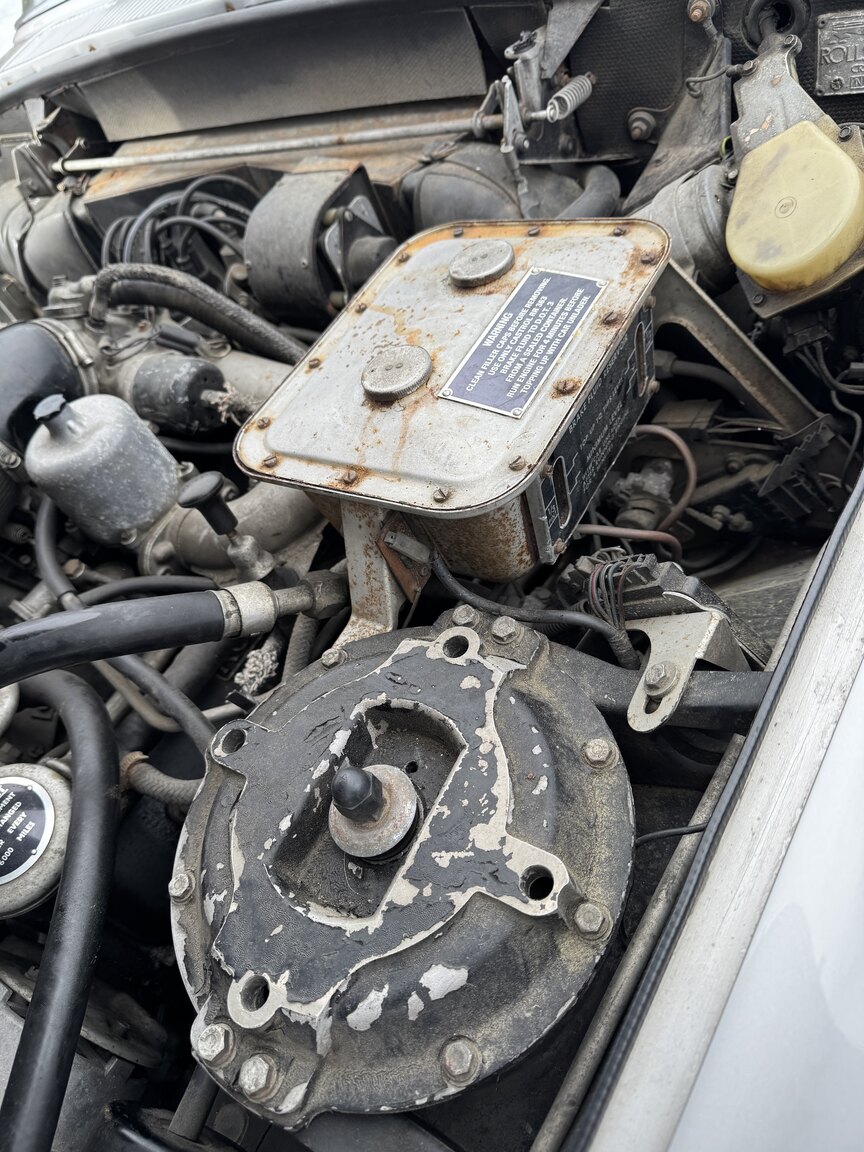Exterior image of 1976 Rolls-Royce Silver Shadow