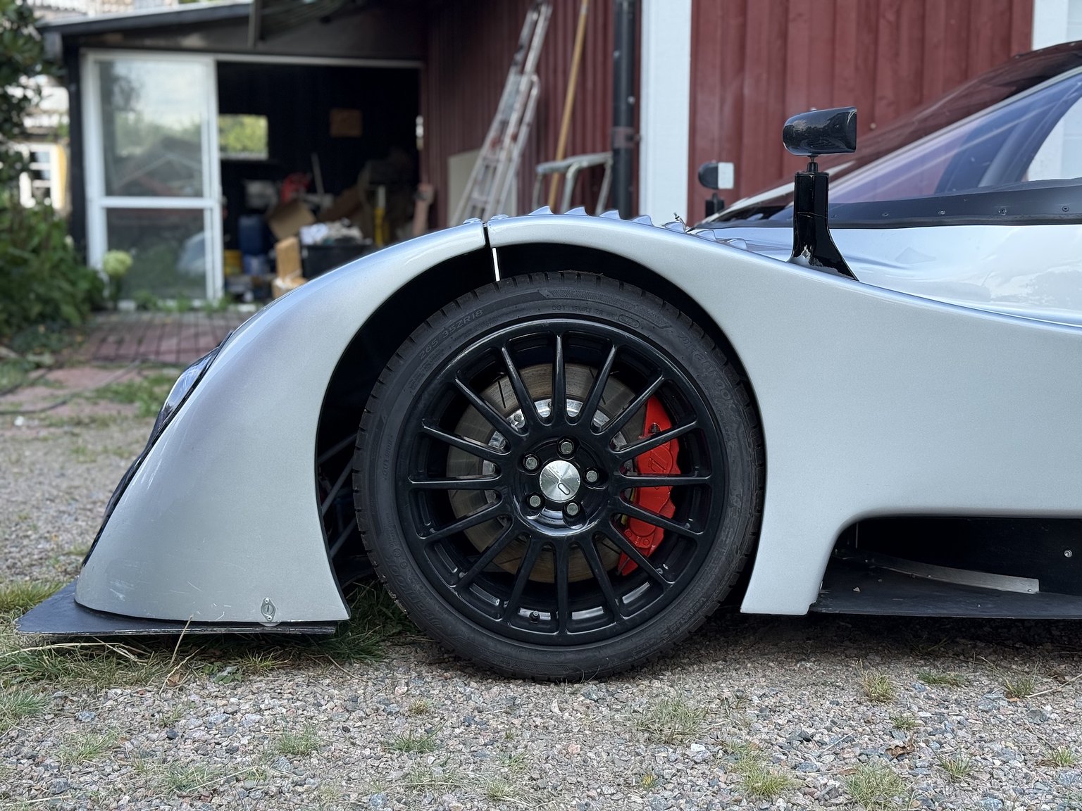 Exteriörbild på 2016 Bentley EXP Speed 8 (Replica)