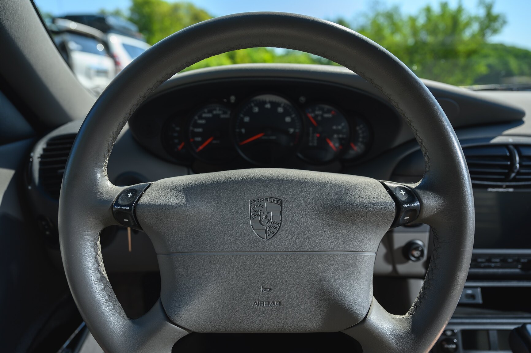 Innenraumfoto von 1998 Porsche 911 Carrera Tiptronic (2)