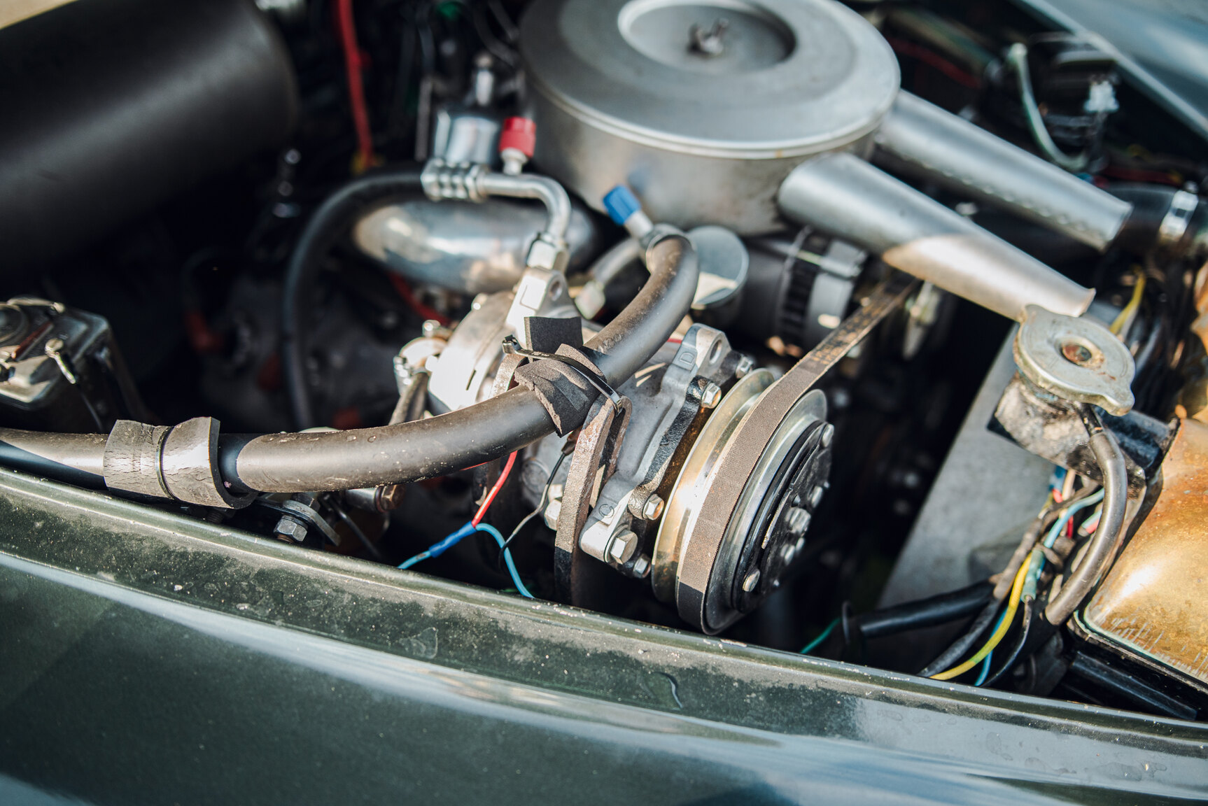 Image of 1965 Daimler 250 V8 mechanics