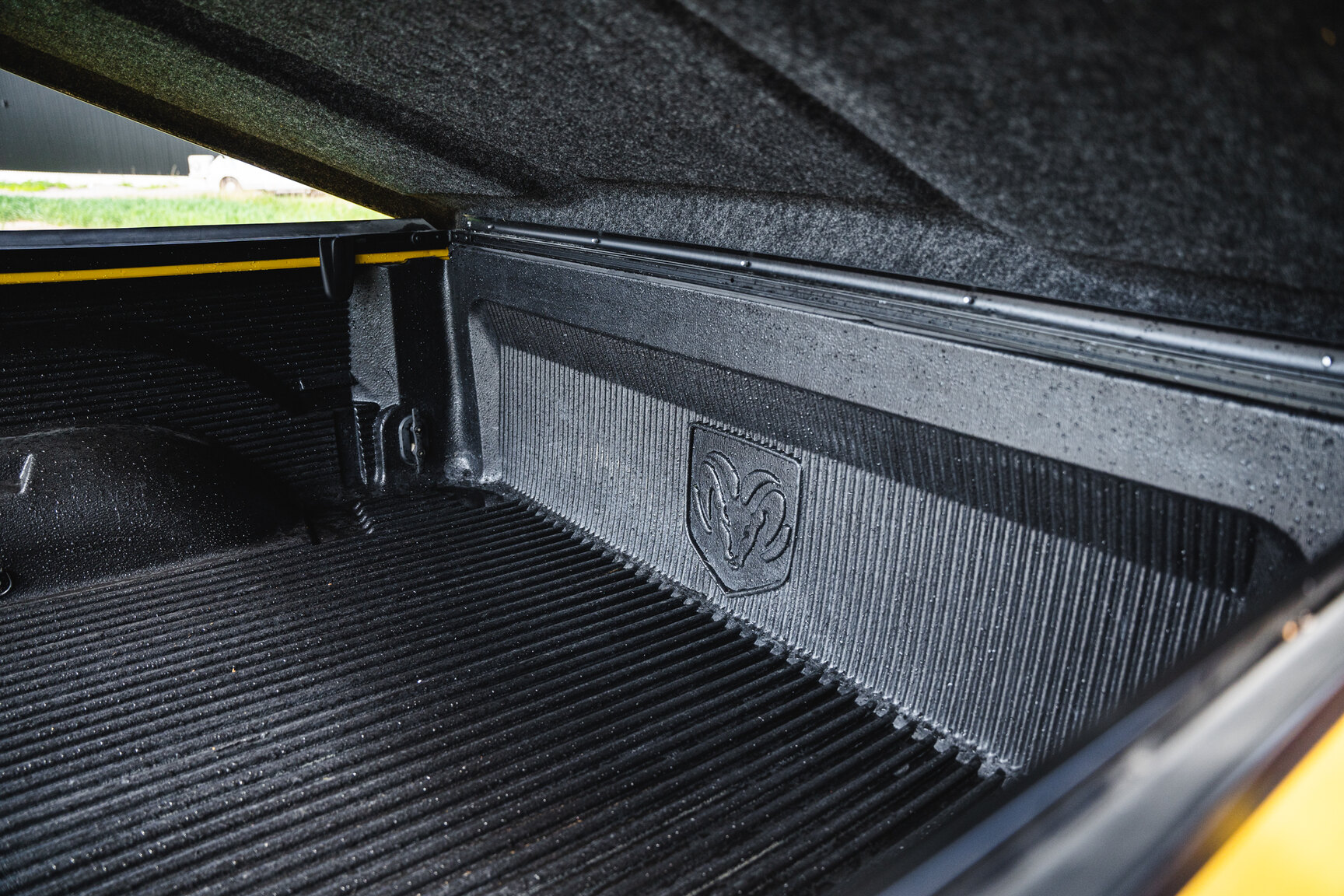 Innenraumfoto von 2005 Dodge Ram 1500 Bumble Bee