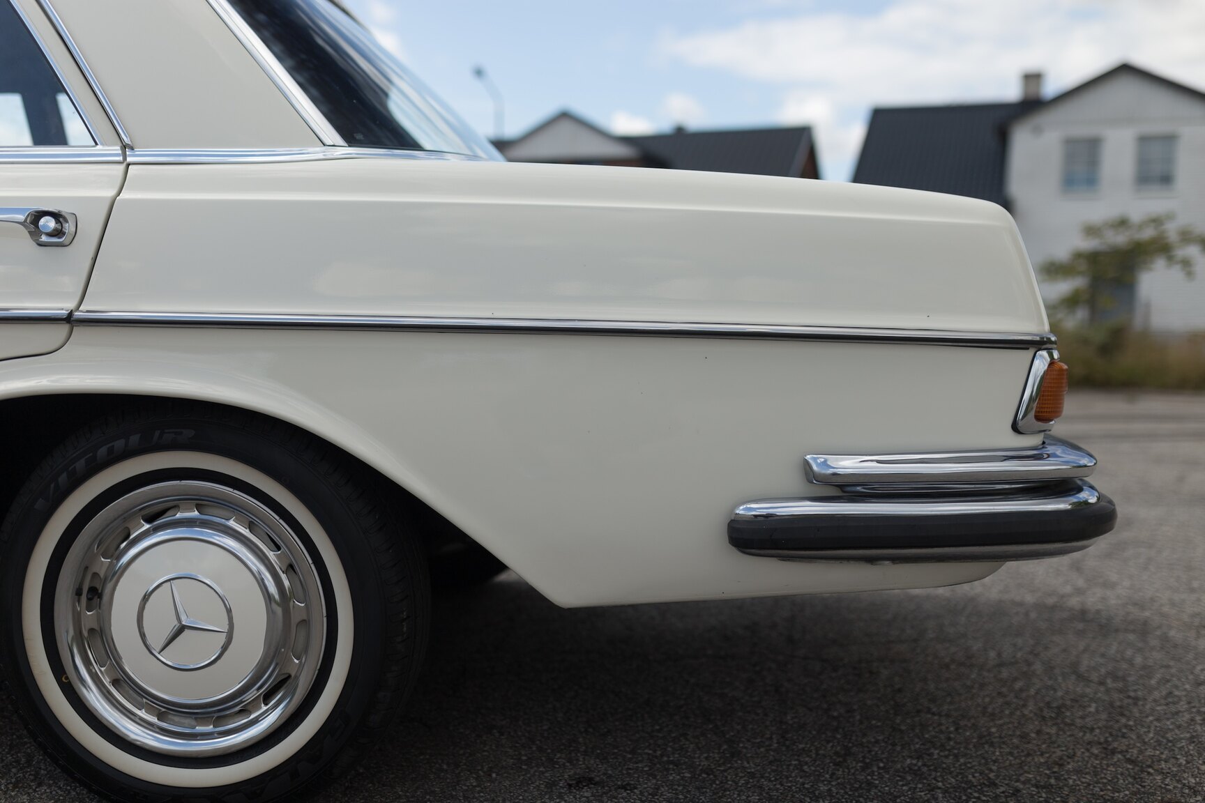 Exteriörbild på 1966  Mercedes-Benz 250 