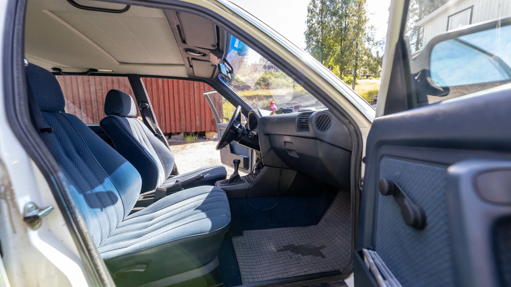 Interiörbild 1984 BMW 320i sedan