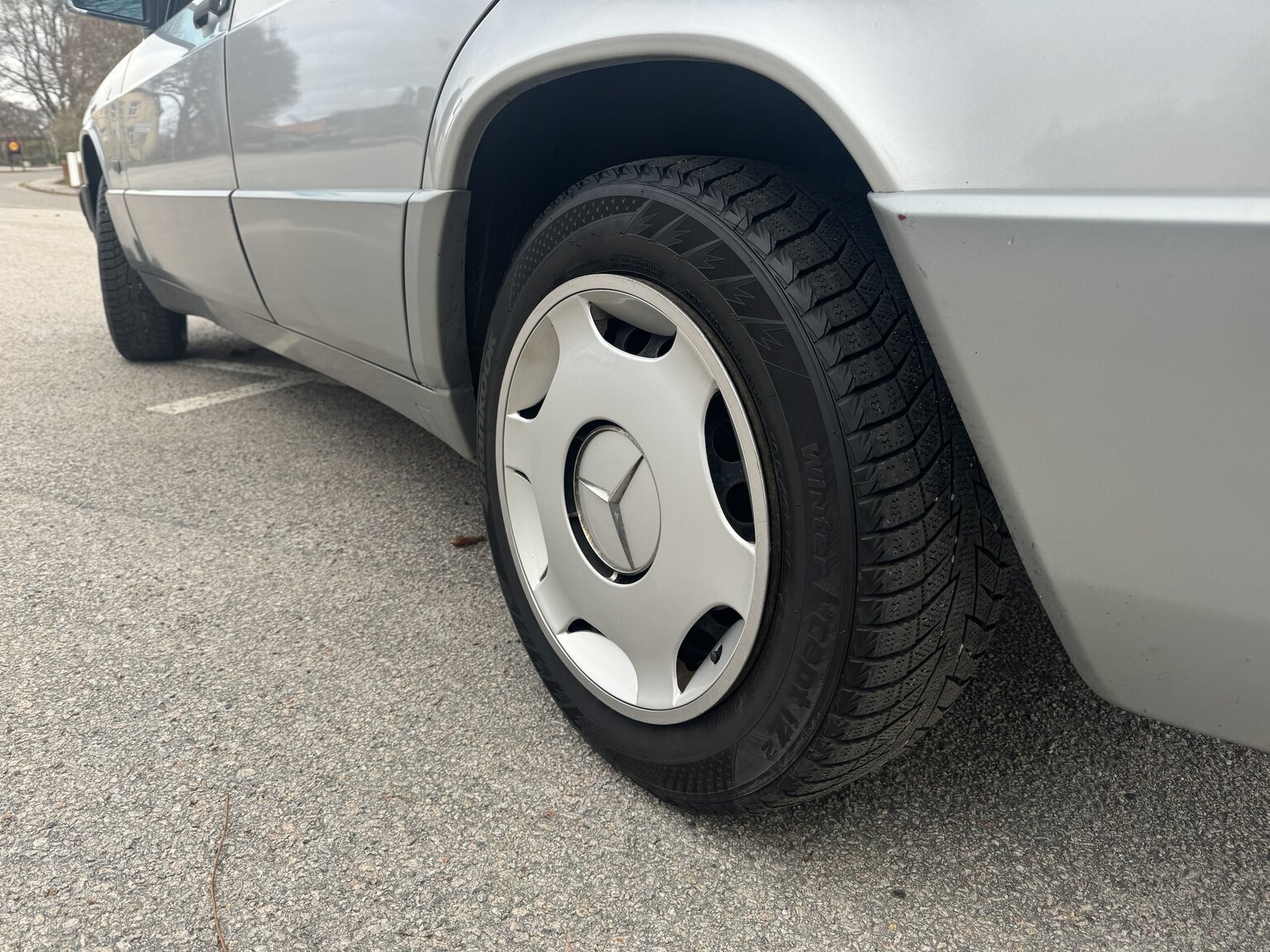 Exteriörbild på 1992 Mercedes-Benz 190 D