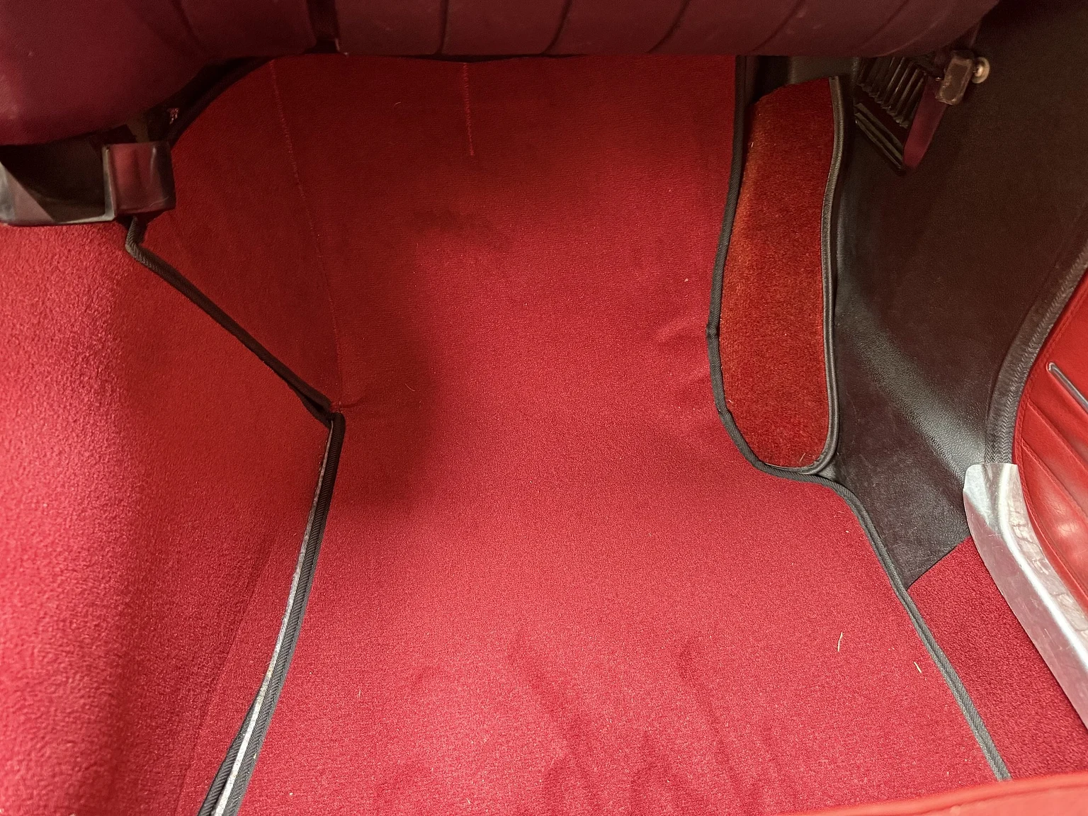 Innenraumfoto von 1970 Volvo 142 2.0 Automatic (30)