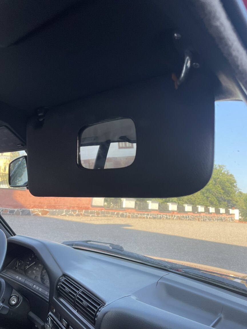 Innenraumfoto von 1987 BMW 320i