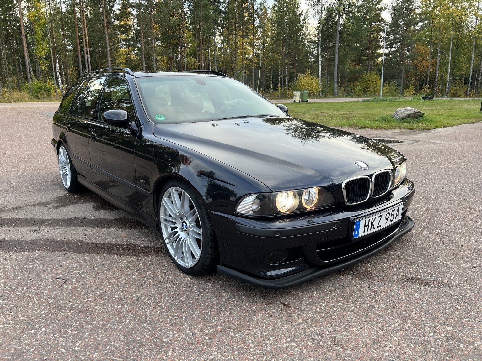 Exteriörbild på 2003 BMW 540i Touring