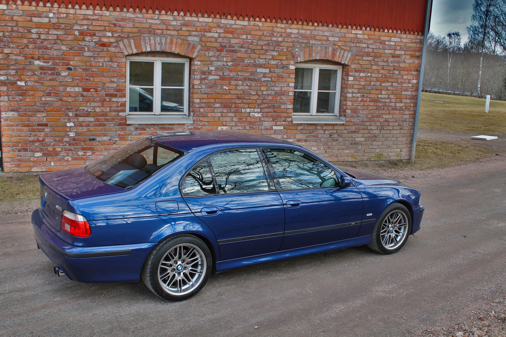 Exteriörbild på 2003 BMW M5