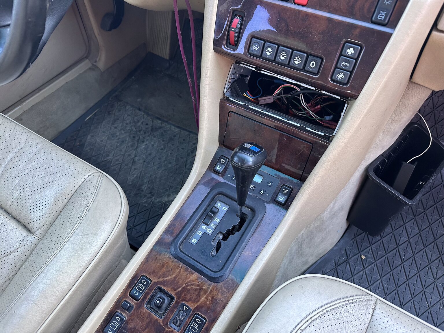 Interior image of 1992 Mercedes-Benz 300 TE-24