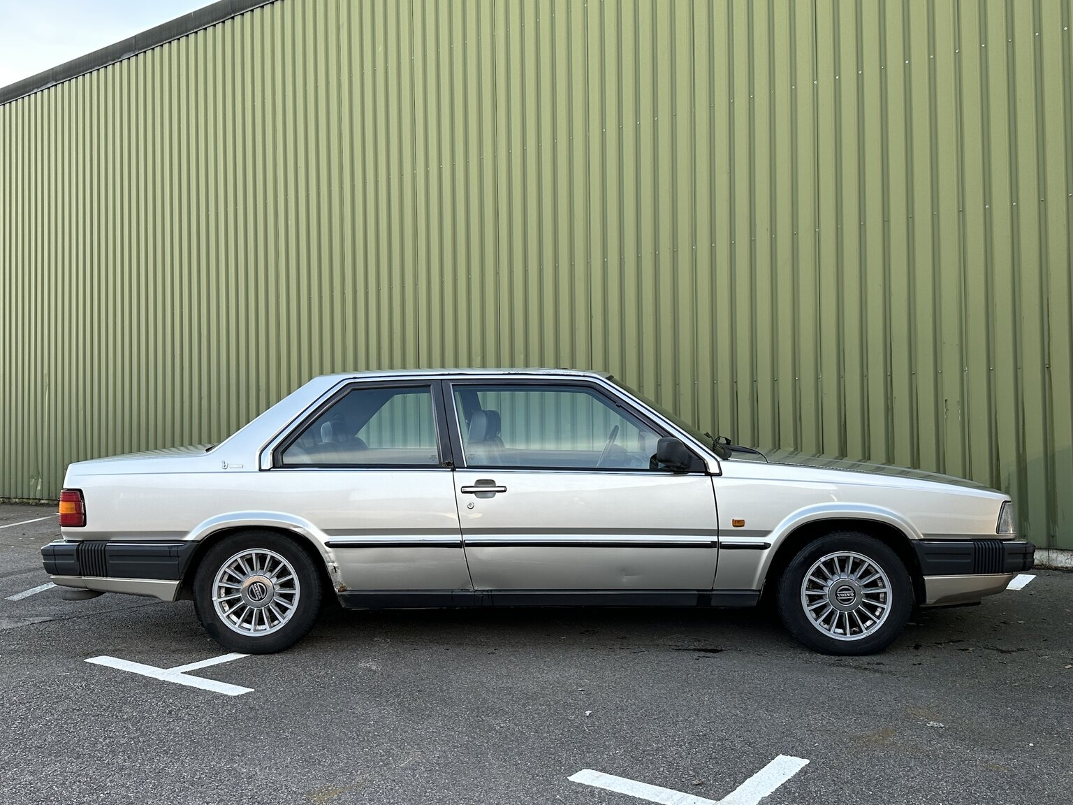 Exteriörbild på 1987 Volvo 780 Bertone
