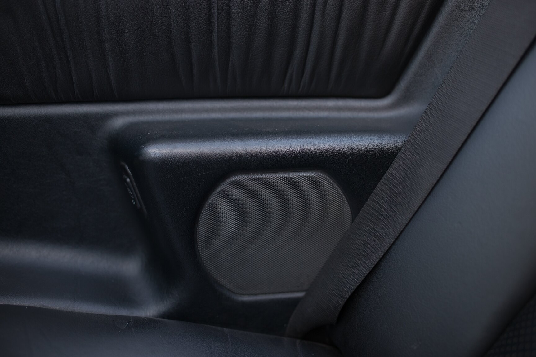 Interior image of 1993 Mercedes-Benz 300 CE-24 Cabriolet