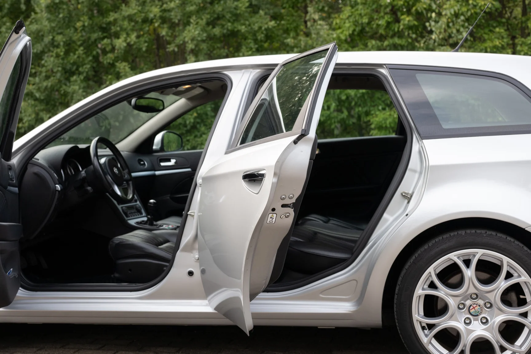 Innenraumfoto von 2008 Alfa Romeo 159 Q4 Sportwagon (20)