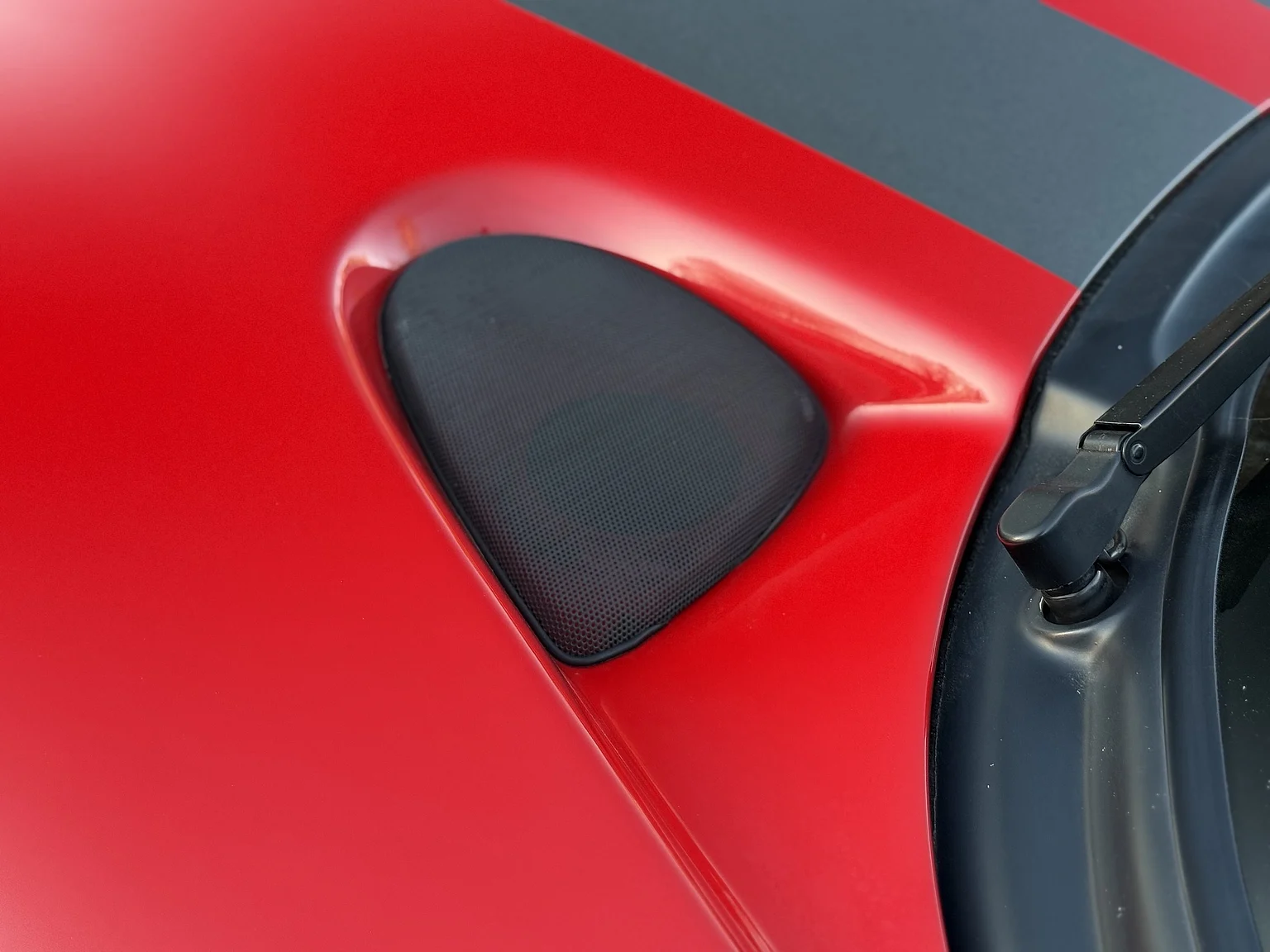 Exterior image of 1994 Chrysler Viper (44)