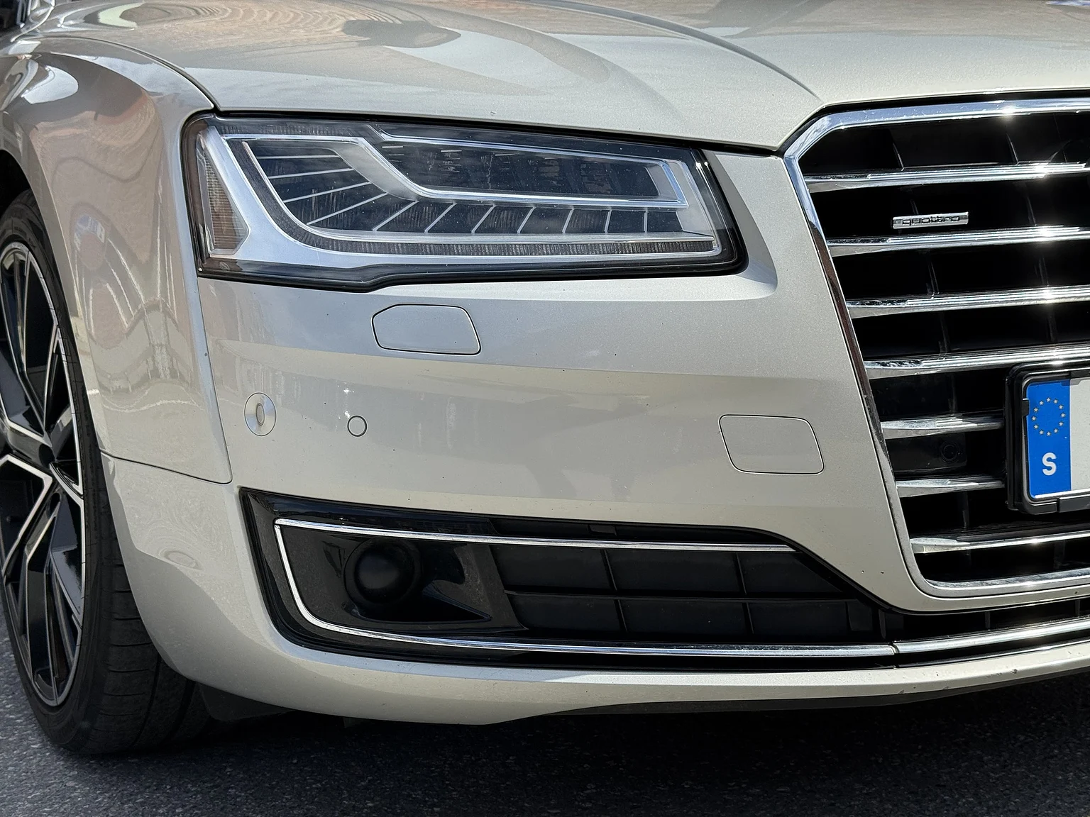 Exterior image of 2014 Audi A8 4.0 TFSI (9)