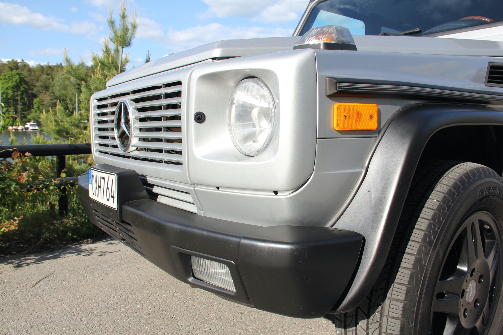 Exterior image of 2002 Mercedes-Benz G 500 (23)