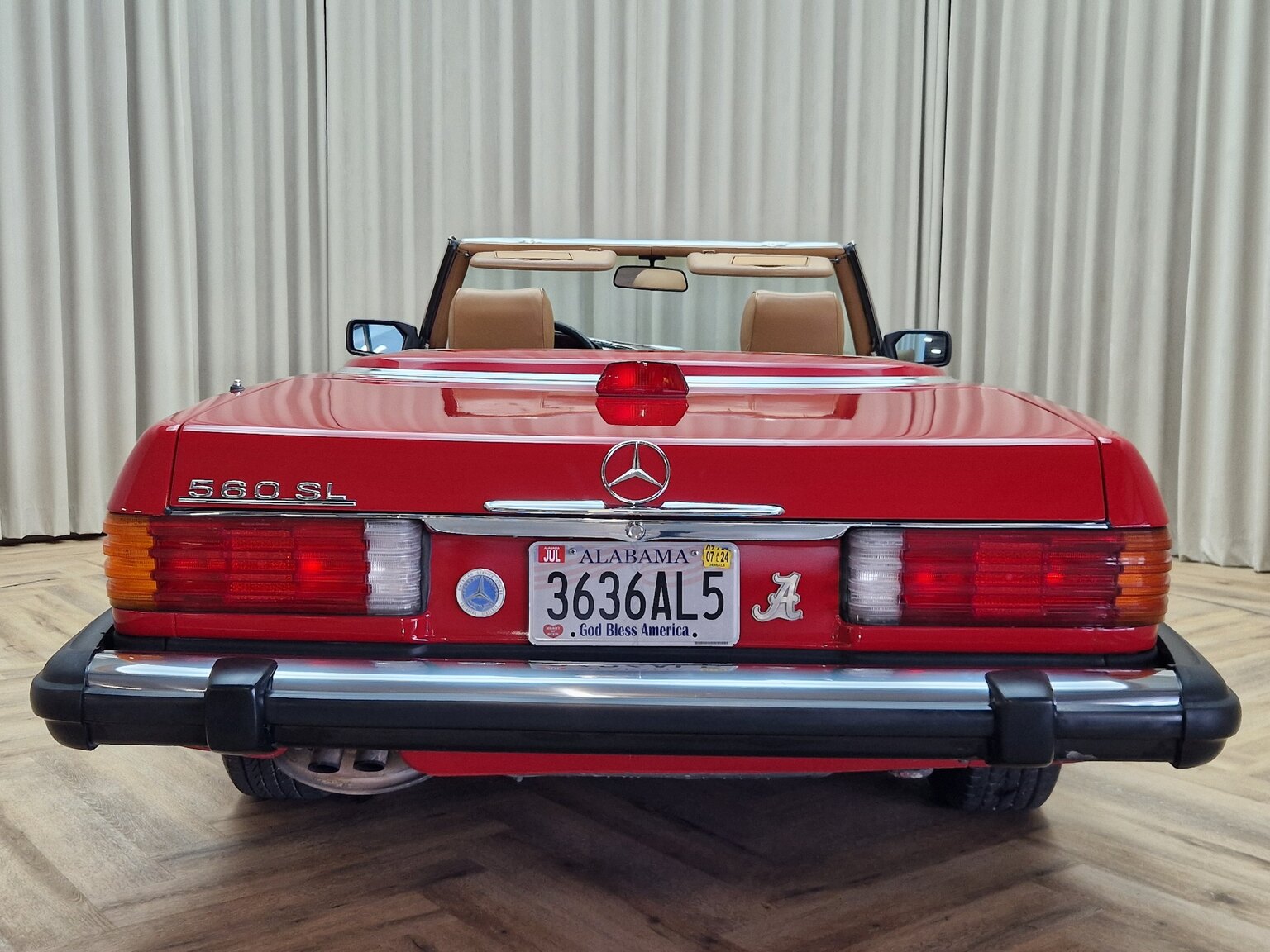 Exterior image of Mercedes-Benz 560SL