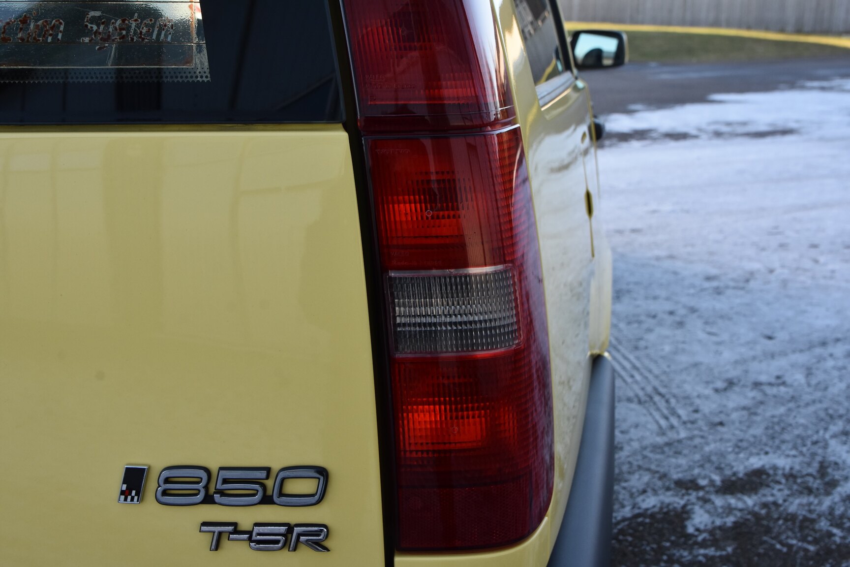 Exterior image of 1995 Volvo 850 T-5R Kombi
